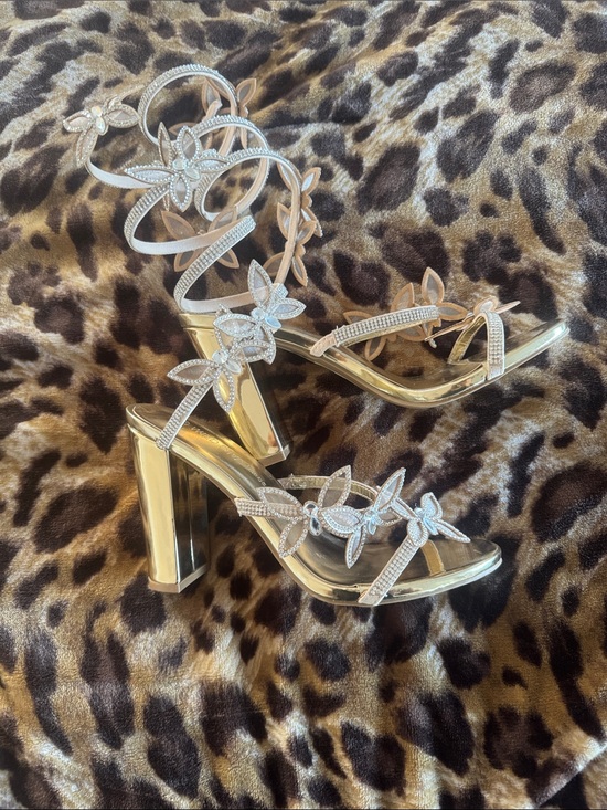 Wild Diva Shoes - Wild Diva Gold Floral Rhinestone Block Heel Sandals